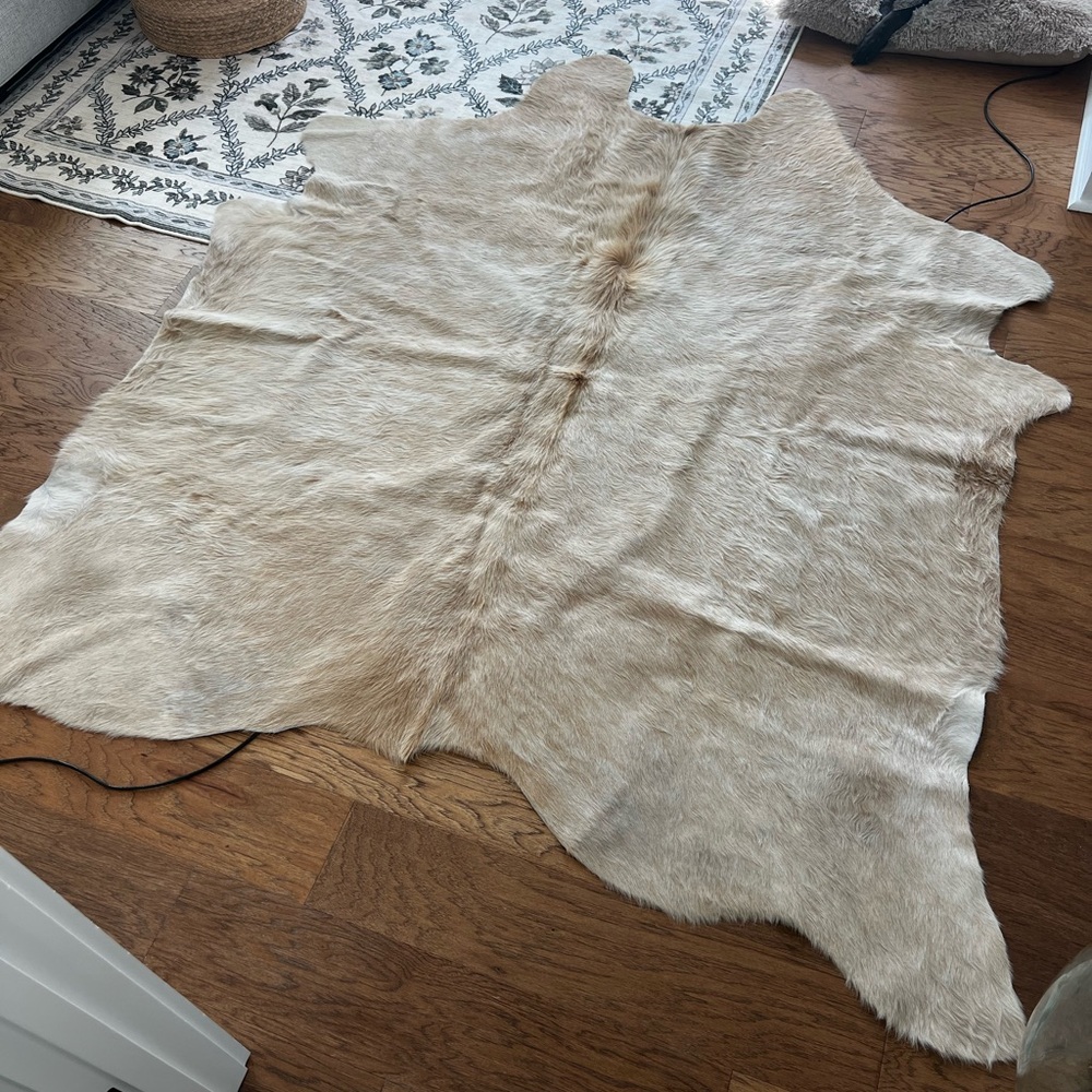 Authentic Cowhide Rug - Picture 3 of 5